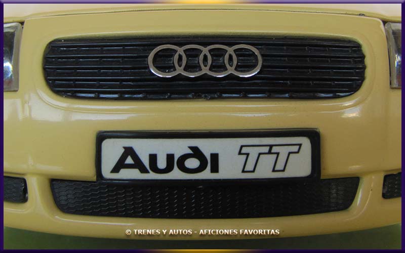 Audi TT Coupé Quattro - Revell 1/18