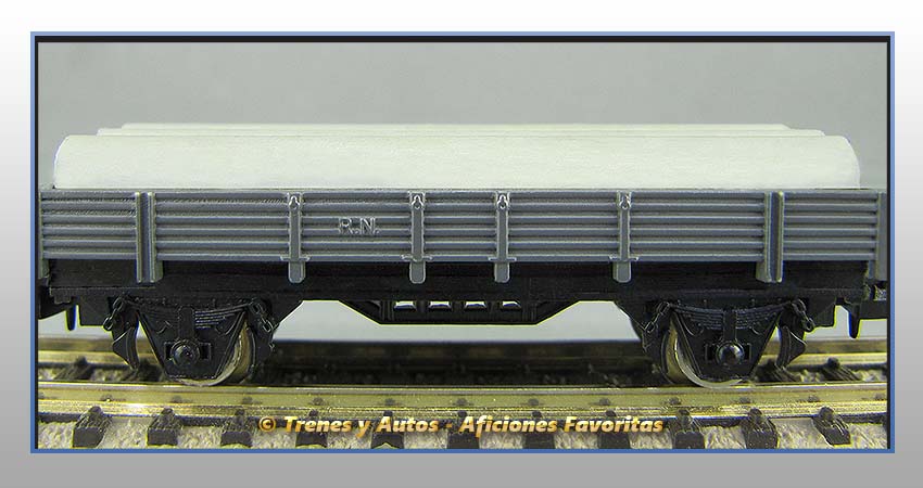 Vagón bordes bajos con tubos Renfe