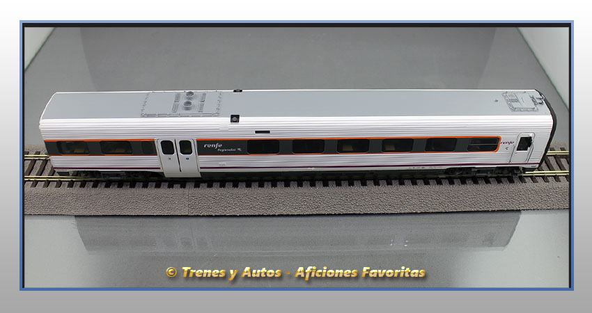 Tren regional diésel Serie 594 TRD "Renfe Operadora" Coche 1ª Clase - Renfe