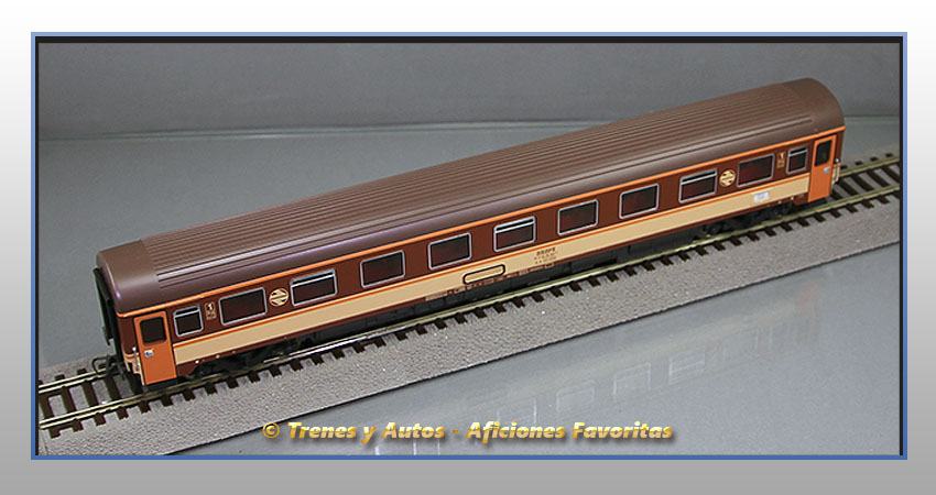 Coche pasajeros Serie 10000 AA-10152 "Estrella" - Renfe