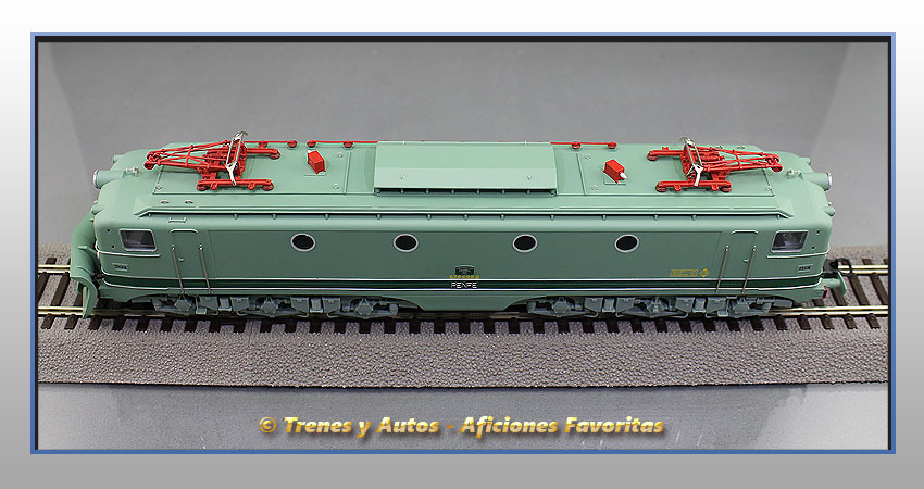Locomotora eléctrica Serie 276 con quitanieves - Renfe