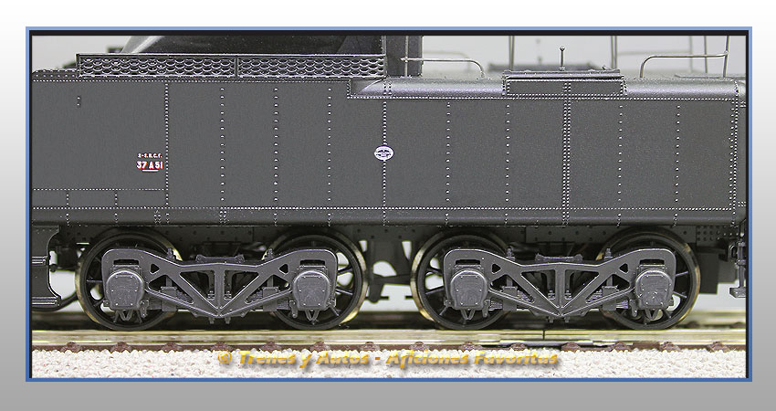 Locomotora vapor con ténder 231 E - SNCF