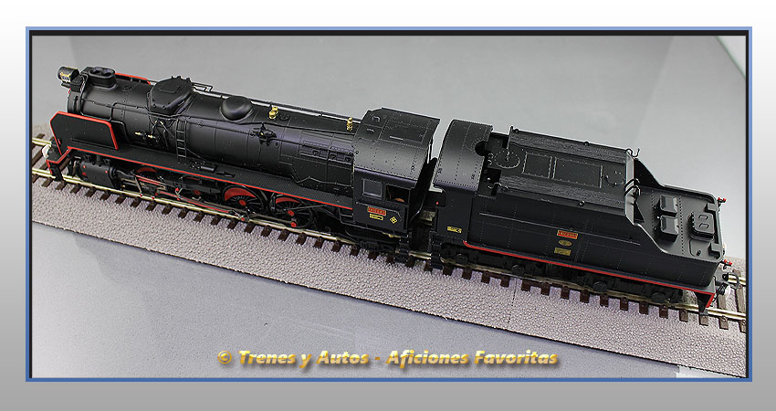Locomotora vapor con ténder Serie 141F Mikado - Renfe
