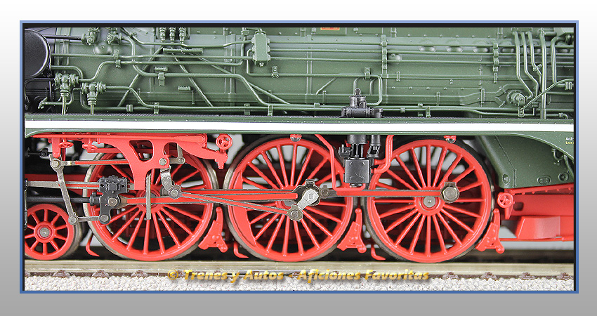 Locomotora vapor con ténder BR 02 - DR