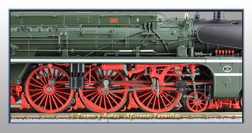Locomotora vapor con ténder BR 02 - DR