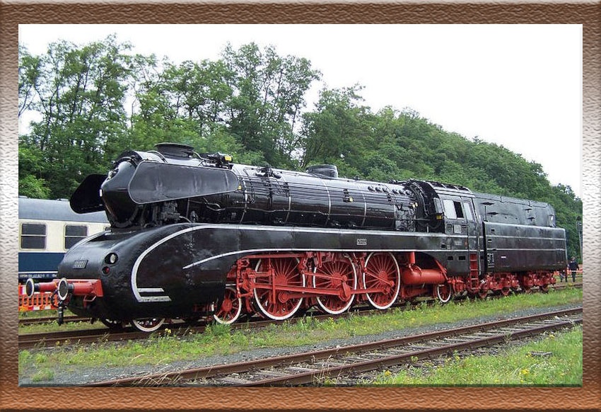 Locomotora vapor con ténder 10 001 - DB