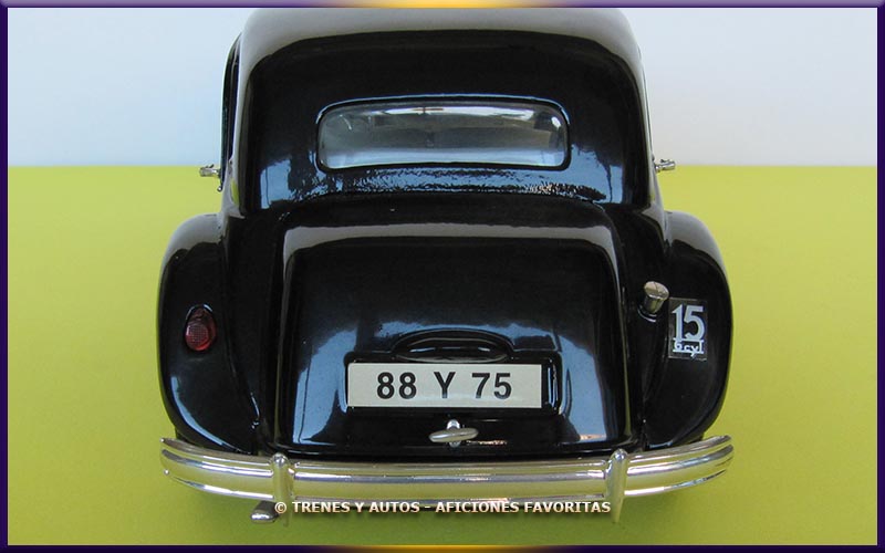 Citroën 15 CV - Maisto 1/18