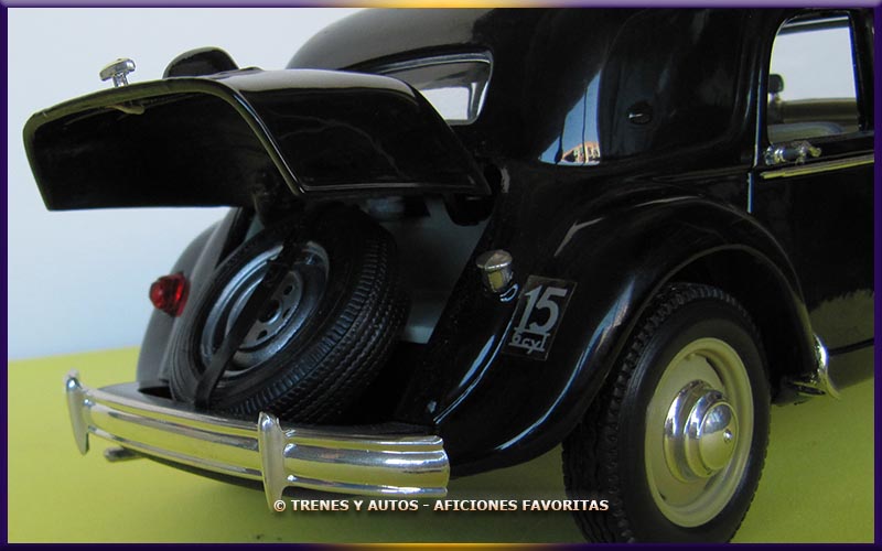 Citroën 15 CV - Maisto 1/18