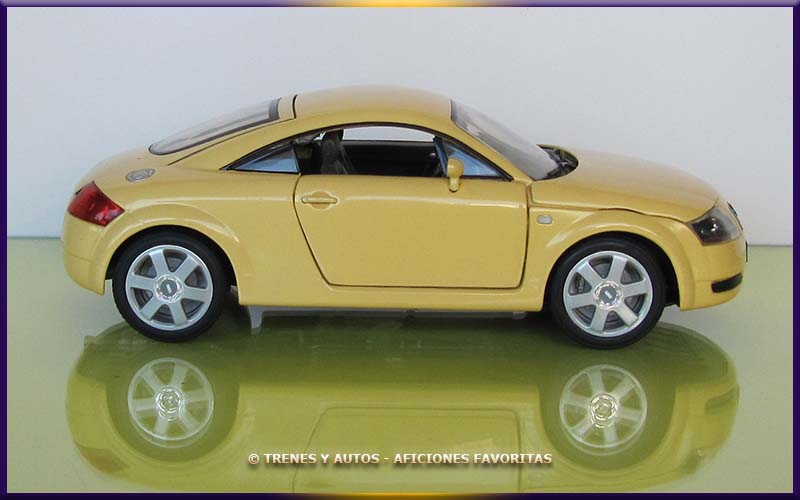 Audi TT Coupé Quattro - Revell 1/18