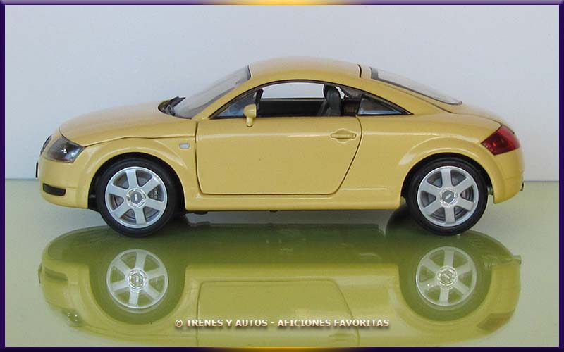 Audi TT Coupé Quattro - Revell 1/18