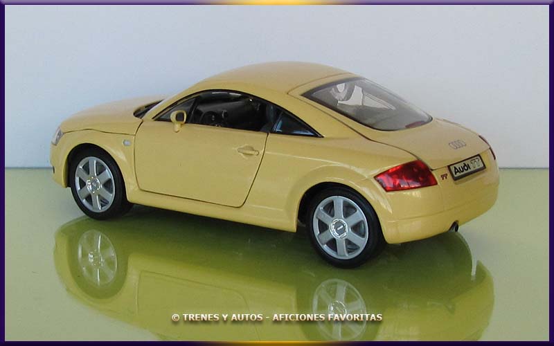 Audi TT Coupé Quattro - Revell 1/18