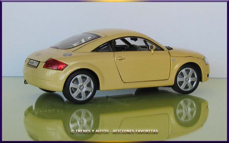 Audi TT Coupé Quattro - Revell 1/18