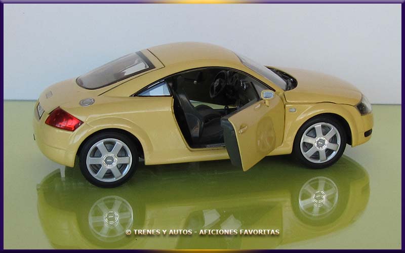 Audi TT Coupé Quattro - Revell 1/18