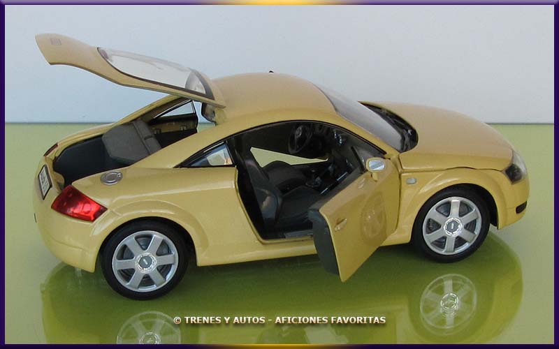 Audi TT Coupé Quattro - Revell 1/18