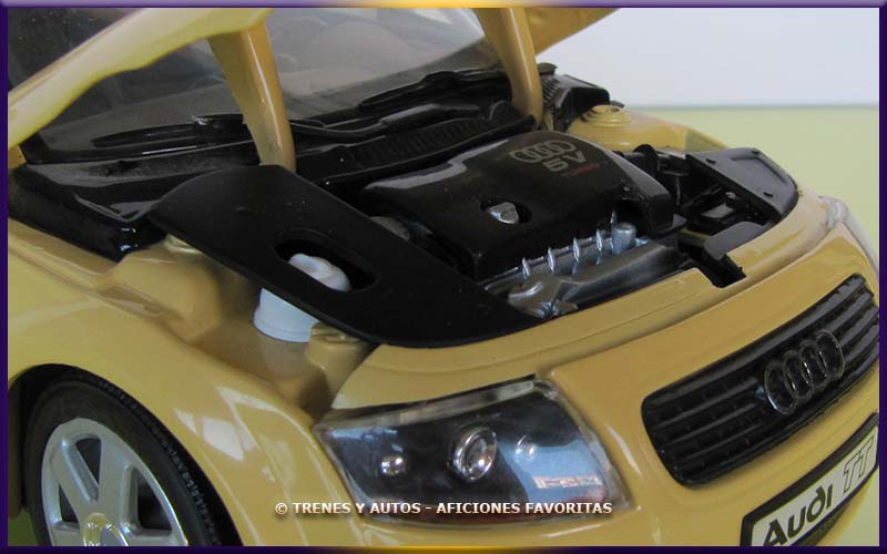 Audi TT Coupé Quattro - Revell 1/18
