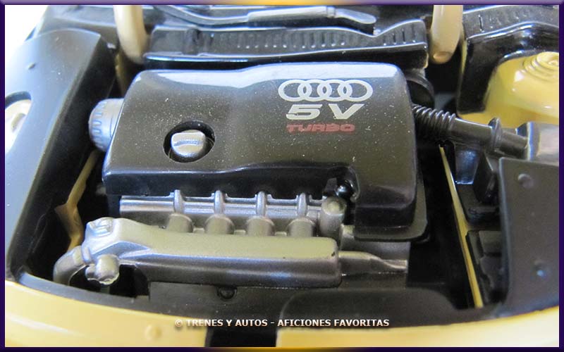 Audi TT Coupé Quattro - Revell 1/18