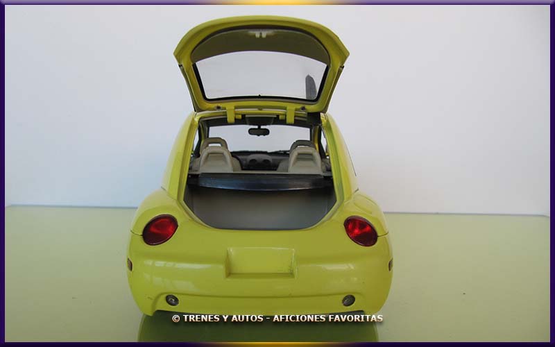 Volkswagen New Beetle - gate 1/18