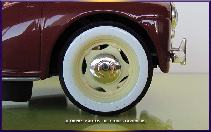 Renault 4 CV - Solido 1/17