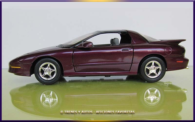 Pontiac Firebird - ERTL 1/18