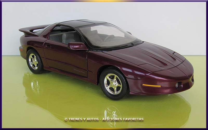 Pontiac Firebird - ERTL 1/18