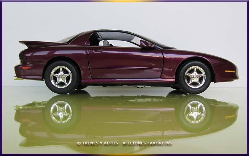 Pontiac Firebird - ERTL 1/18
