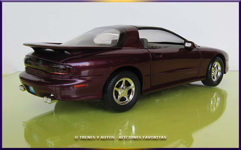 Pontiac Firebird - ERTL 1/18