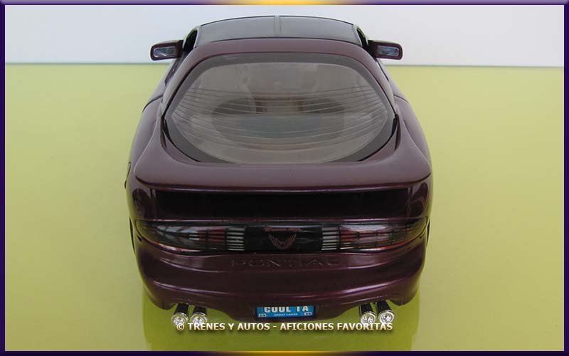Pontiac Firebird - ERTL 1/18