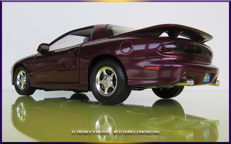 Pontiac Firebird - ERTL 1/18