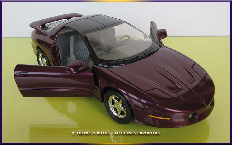 Pontiac Firebird - ERTL 1/18