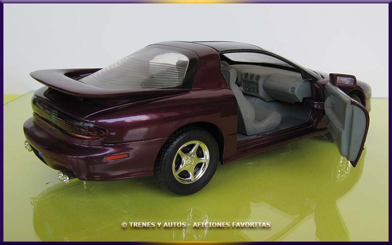 Pontiac Firebird - ERTL 1/18