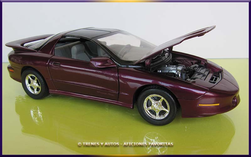 Pontiac Firebird - ERTL 1/18