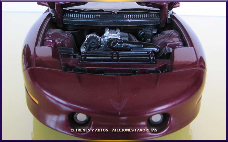 Pontiac Firebird - ERTL 1/18