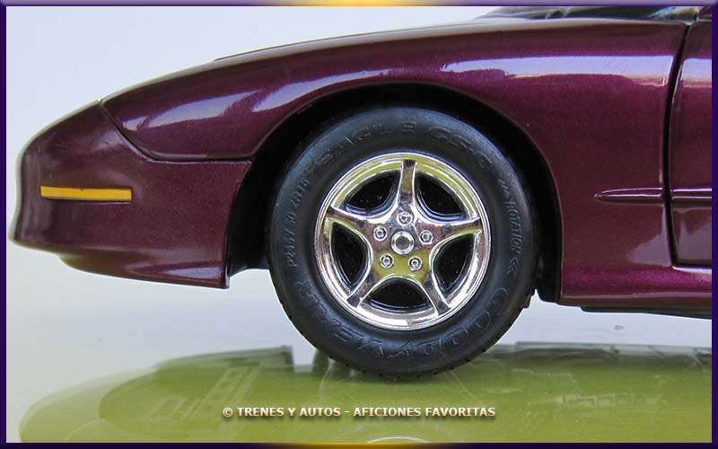 Pontiac Firebird - ERTL 1/18