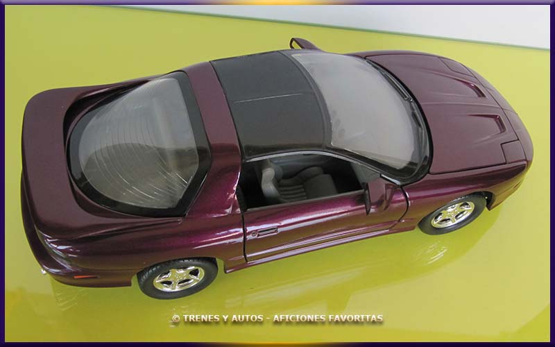 Pontiac Firebird - ERTL 1/18