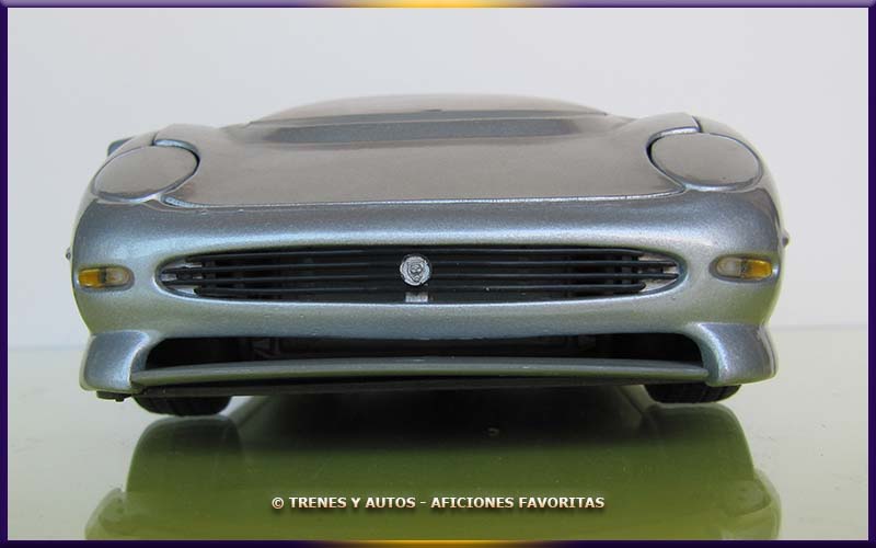 Jaguar XJ 220 - Maisto 1/18