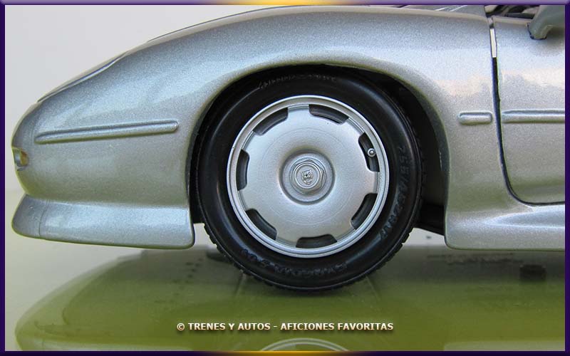 Jaguar XJ 220 - Maisto 1/18