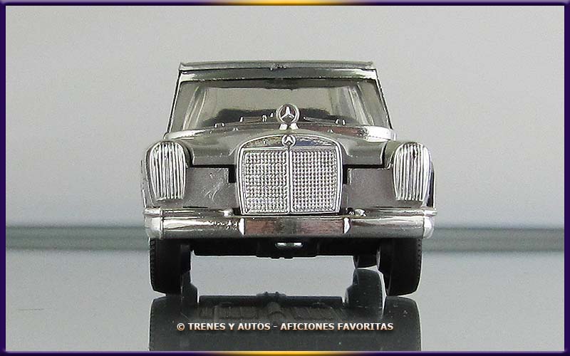 Mercedes Benz 600 Limousine (W100)