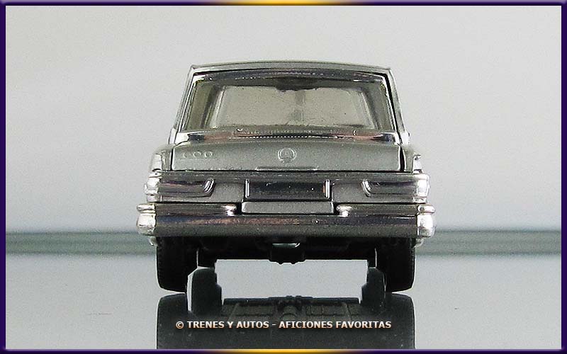 Mercedes Benz 600 Limousine (W100)