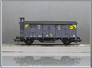 Vagón cerrado J 300000 garita elevada TE-958 - Renfe