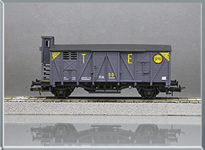 Vagón cerrado J 300000 garita elevada TE-916 - Renfe