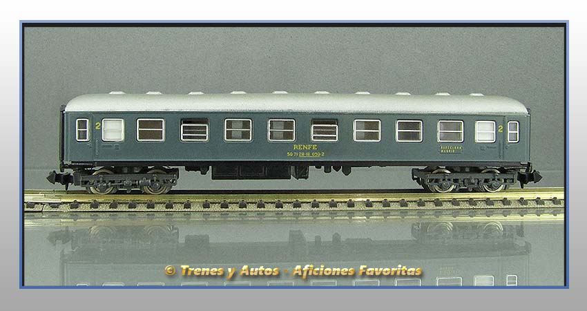 Coche pasajeros Serie 8000 2ª Clase RENFE