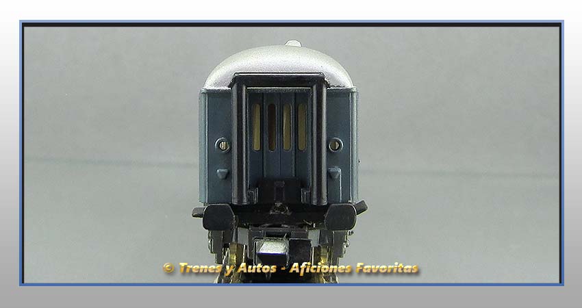 Coche pasajeros Serie 8000 2ª Clase RENFE