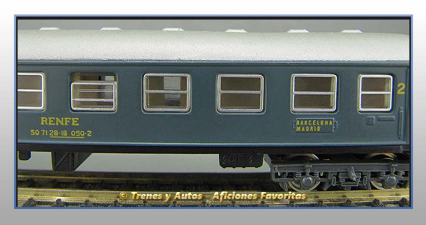 Coche pasajeros Serie 8000 2ª Clase RENFE