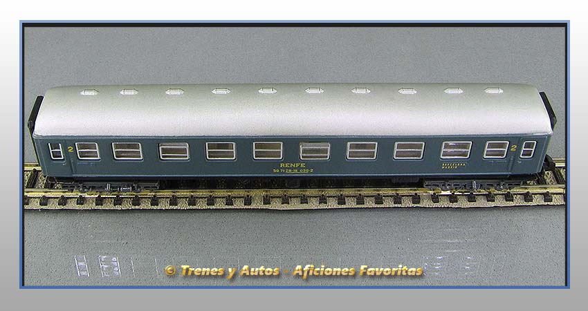 Coche pasajeros Serie 8000 2ª Clase RENFE