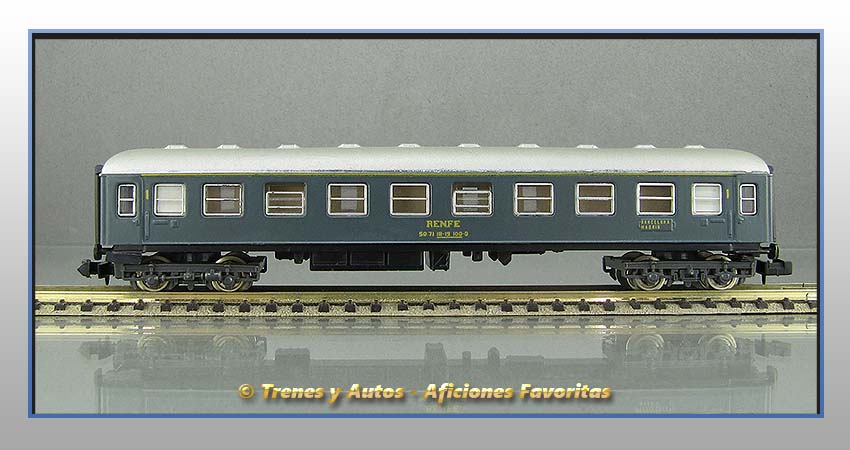 Coche pasajeros Serie 8000 1ª Clase RENFE