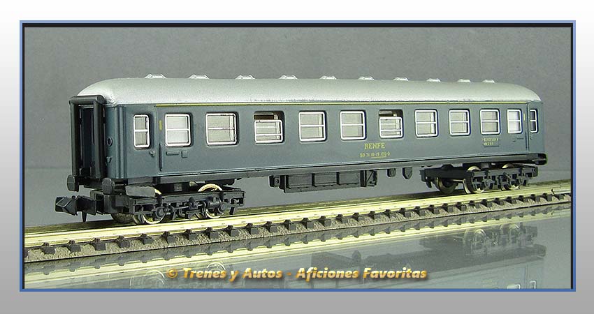 Coche pasajeros Serie 8000 1ª Clase RENFE
