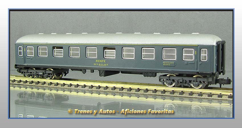Coche pasajeros Serie 8000 1ª Clase RENFE