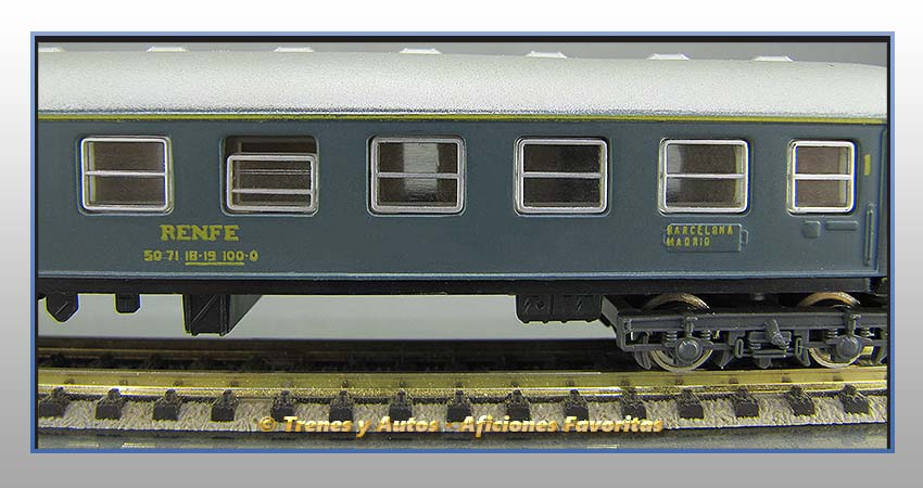 Coche pasajeros Serie 8000 1ª Clase RENFE