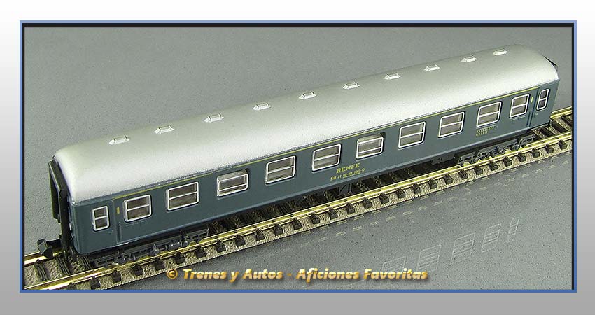 Coche pasajeros Serie 8000 1ª Clase RENFE