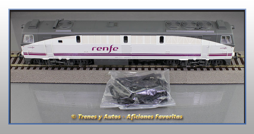 Locomotora diésel Serie 333 "Pantone" - Renfe (Comoplementos)